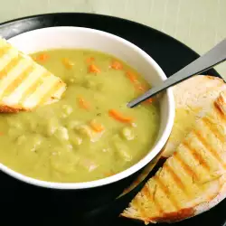 Грахова крем супа с макарони