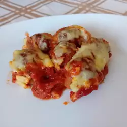 Печени кюфтенца с моцарела и доматен сос