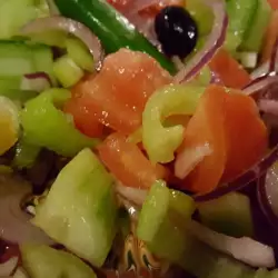 Зеленчукова салата с лимонов сок