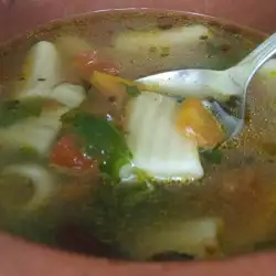 Макаронена супа с червен боб