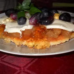 Маслена бисквита с моцарела, грозде и желе от круши