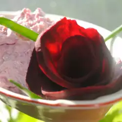 Празнична млечна салата с мариновано цвекло
