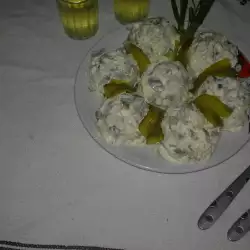 Млечна салата с яйца
