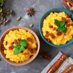 Мляко с ориз, тиква и стафиди