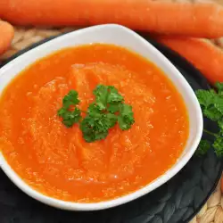 Крем супа от моркови с пилешки бульон