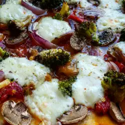 Зеленчукова пица с моцарела