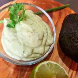 Зеленчуков дип с авокадо и зелен лук