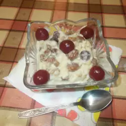 Десерт с череши и ядки