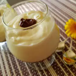 Десерт в чаша с бял шоколад