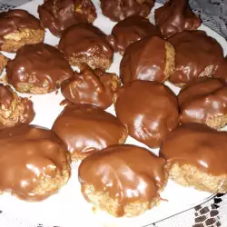 Орехови сладки с шоколадова глазура