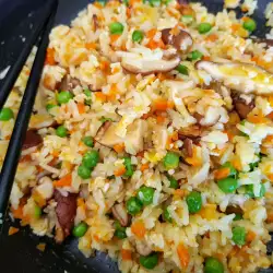 Ориз със зеленчуци и шийтаке на уок