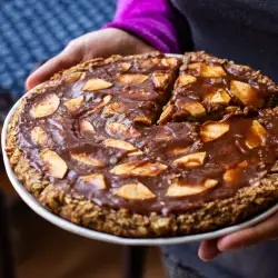 Фитнес сладкиш с ябълки и шоколад