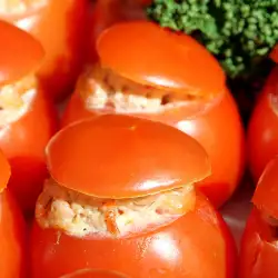 Пълнени домати със скариди