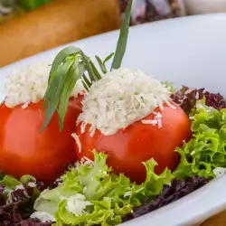 Шопска салата в домати