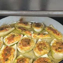 Пълнени тиквички със сирене и яйца на фурна