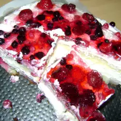 Пандишпанена торта с цедено мляко и замразени плодове