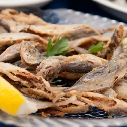 Риба по гръцки с лук