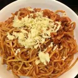 Запържени спагети Болонезе