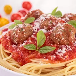 Спагети с кюфтета от месо