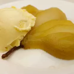 Десерт от круши с карамел и шам фъстък