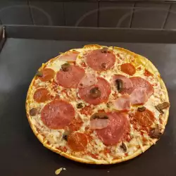 Пица с гъби и колбас