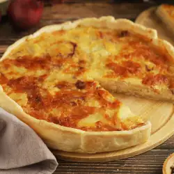 Пай с карамелизиран лук и кашкавал - неустоим вкус