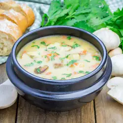 Домашна супа с пиле и гъби