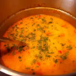 Пилешка супа с картофи и жълтъци
