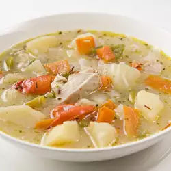 Пилешка супа с картофи и сирене