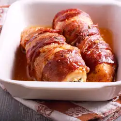 Пилешки рулца със спанак и бекон