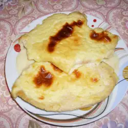 Пилешко филе със сос от топено сирене