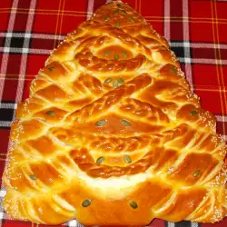 Новогодишна питка Елхичка с масло и сирене
