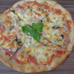 Пица със синьо сирене и шунка