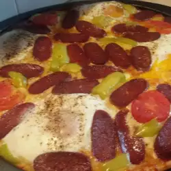 Пица с луканка и цели яйца