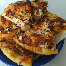 Пица с маслини, сирена и луканков салам