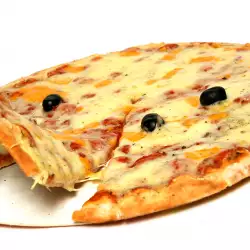 Пица с Доматено Пюре