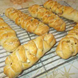Плетени хлебчета с плънка