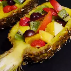 Плодова салата в ананас с уникален дресинг