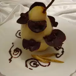 Празничен десерт с поширана круша и шоколад