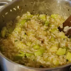 Постен ориз с тиквички и домати в тенджера