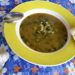 Спаначена супа с жълтъци