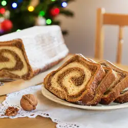 Словенска потица с орехова плънка