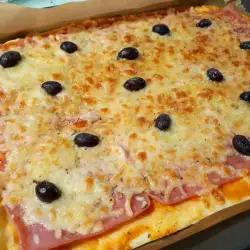 Пица с шунка и маслини