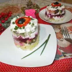 Празнична салата с маринована херинга