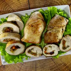 Пилешки руладини с маслини и риба тон