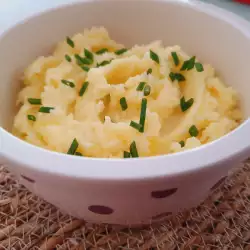 Картофено пюре със заквасена сметана