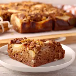 Ябълков сладкиш с орехи и канела - сочен и ароматен