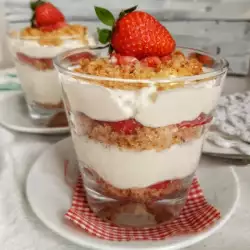 Бърз десерт с ягоди
