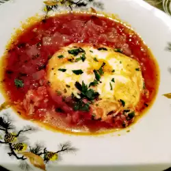 Пълнени яйца в доматен сос
