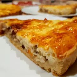 Солен тарт с пиле, сметана и гъби